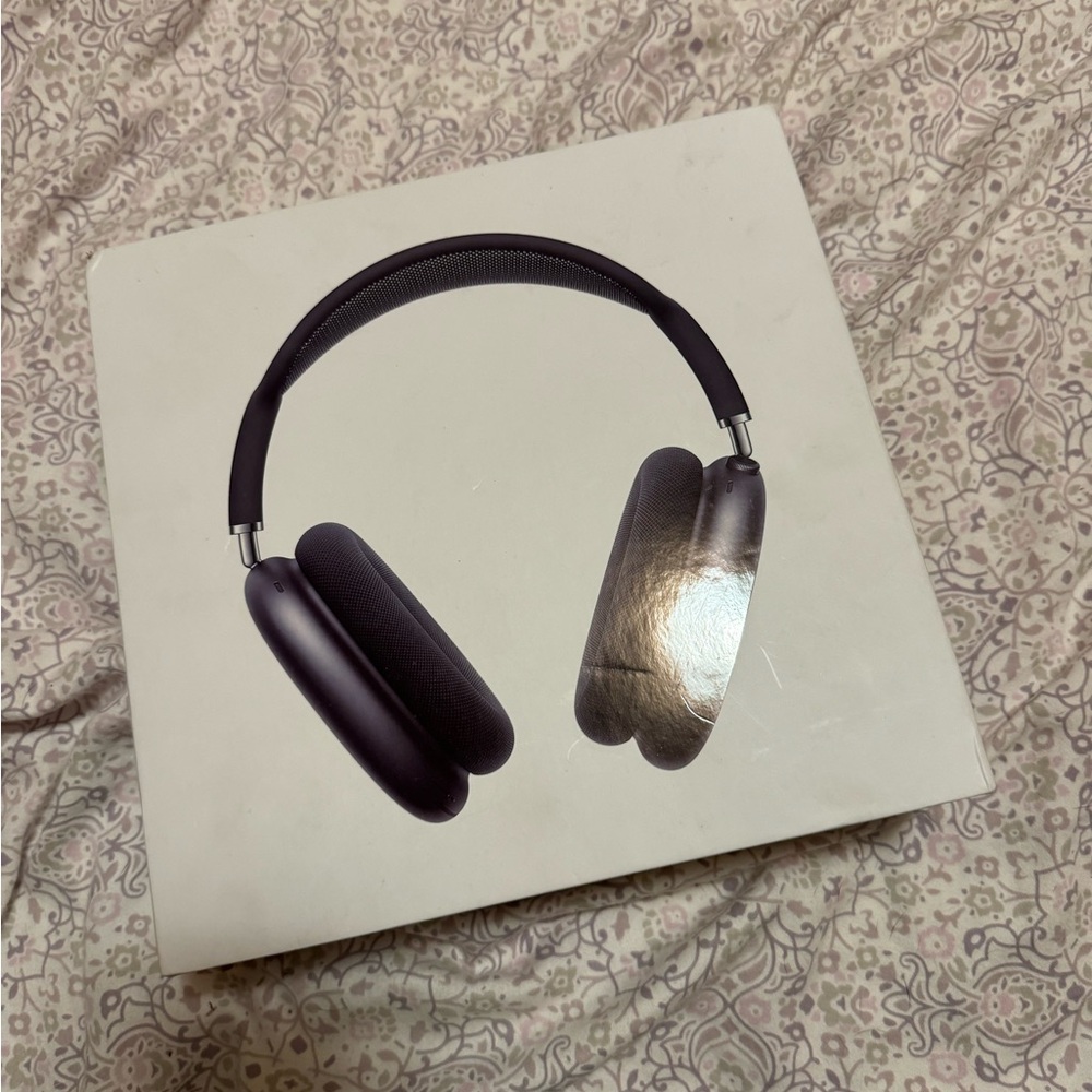 Knock off airpro max headphones